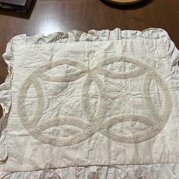 Quilted pillow sham - Picture 1 of 3